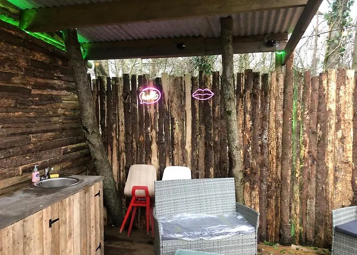 Gracelands Glamping Lodge 1